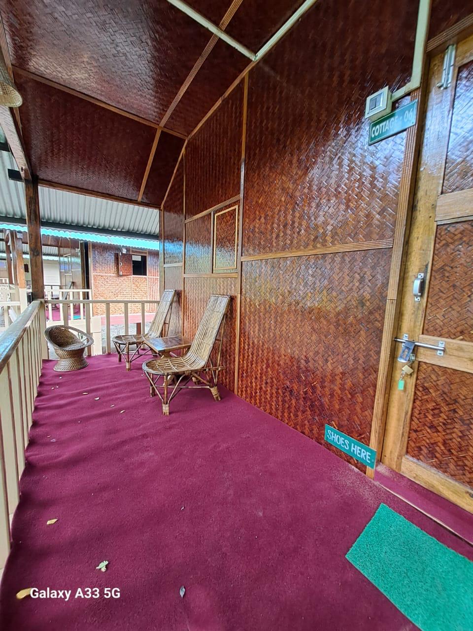 Nature Hunt Eco Camp cottage sit out