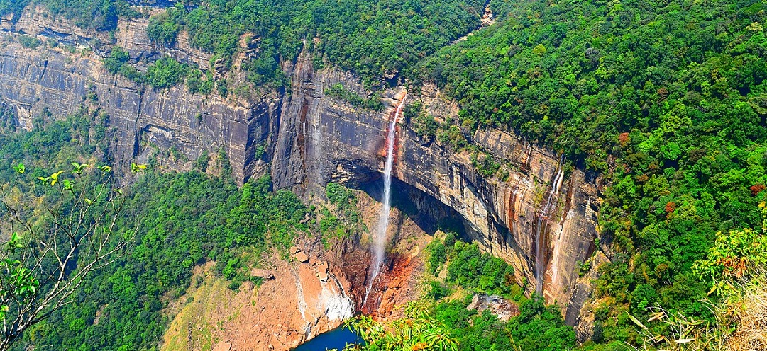 Exploring the Majestic NohKaLikai Fall in Meghalaya